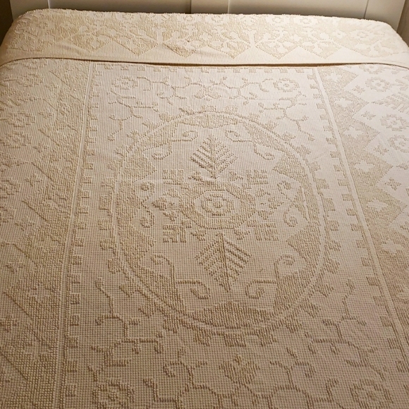 Unk Other - Vintage Queen Cream Hobnail Chenille  Bedspread
